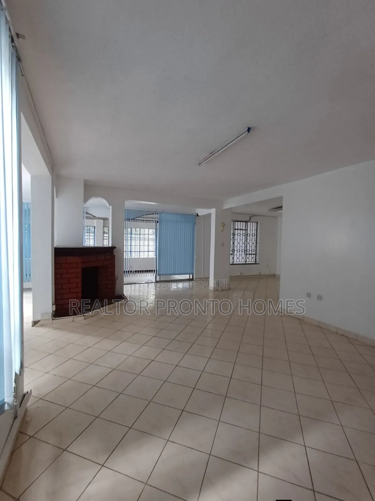 Commercial 5 Bedrooms House for Office Use