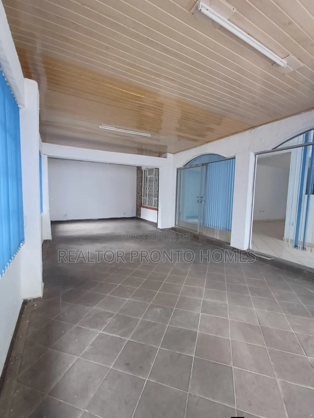 Commercial 5 Bedrooms House for Office Use