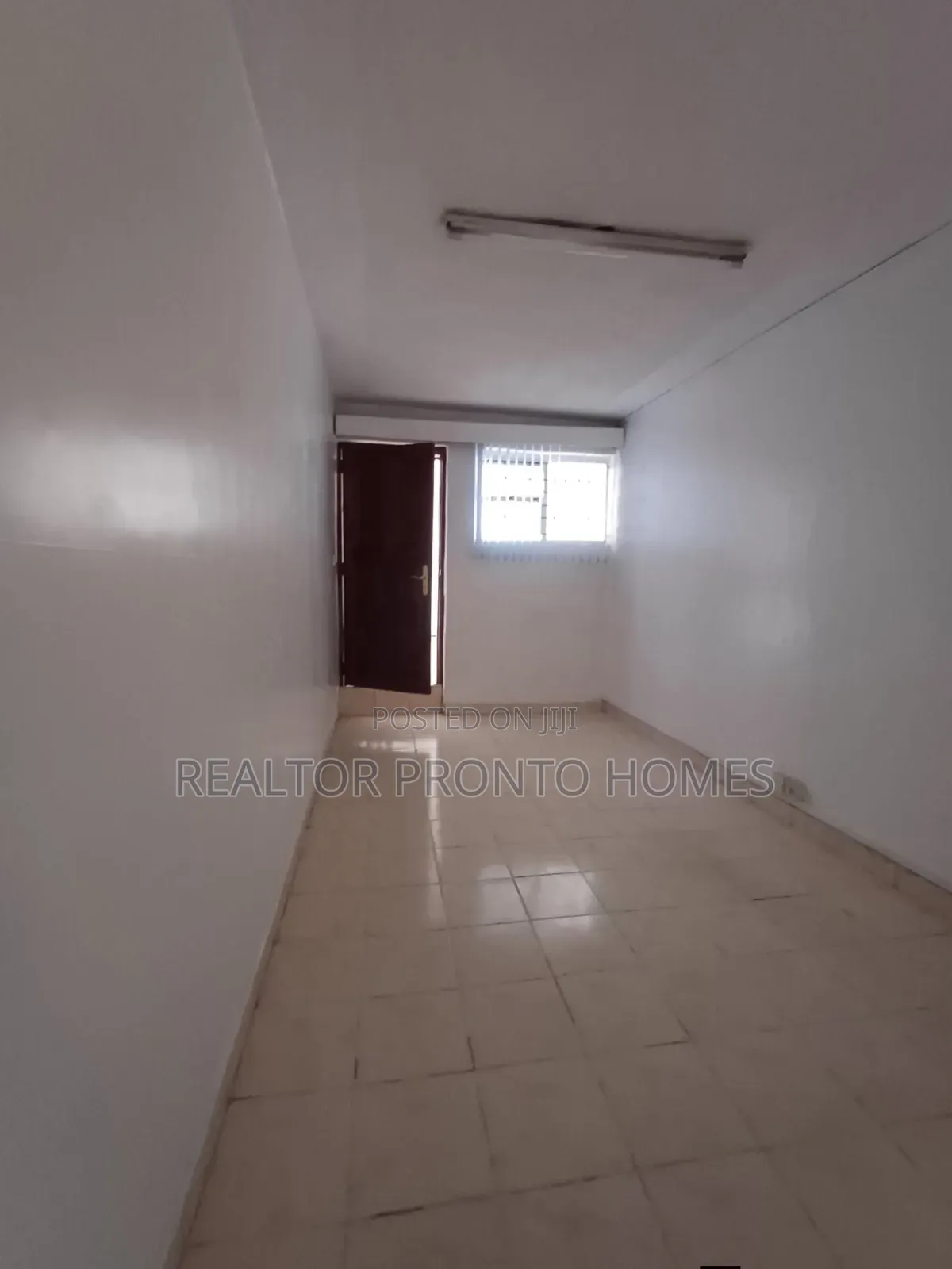 Commercial 5 Bedrooms House for Office Use