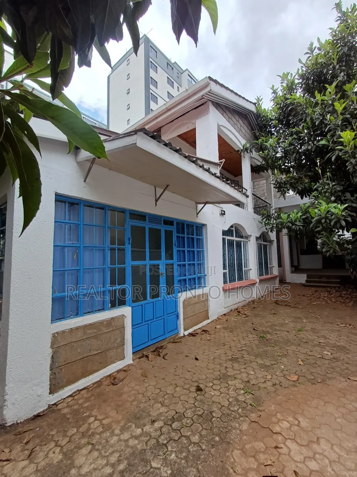Commercial 5 Bedrooms House for Office Use