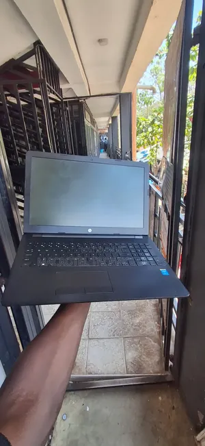 Laptop HP 15 4GB Intel Core i3 HDD+SSD 500GB