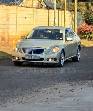 Mercedes-Benz E300 2011 Gold
