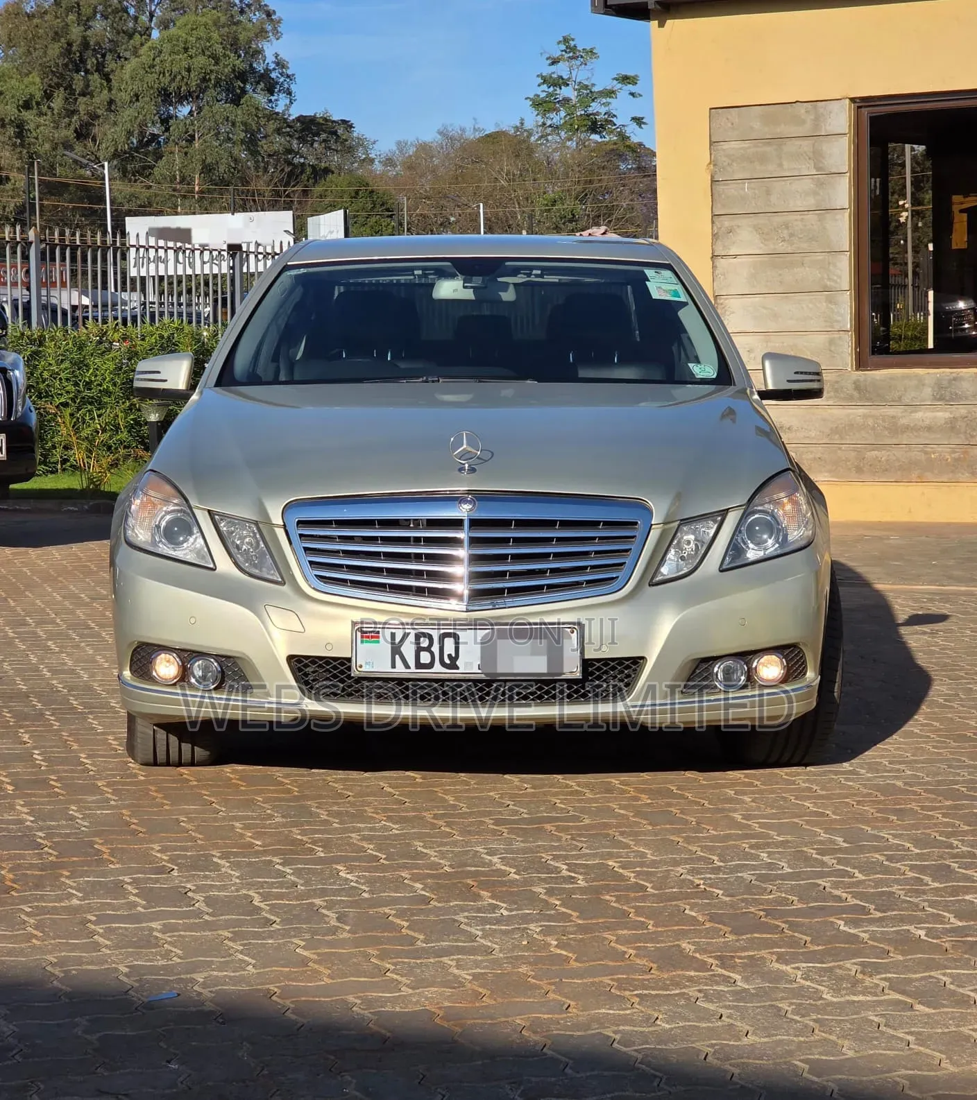 Mercedes-Benz E300 2011 Gold