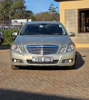 Mercedes-Benz E300 2011 Gold