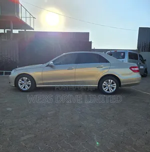 Mercedes-Benz E300 2011 Gold