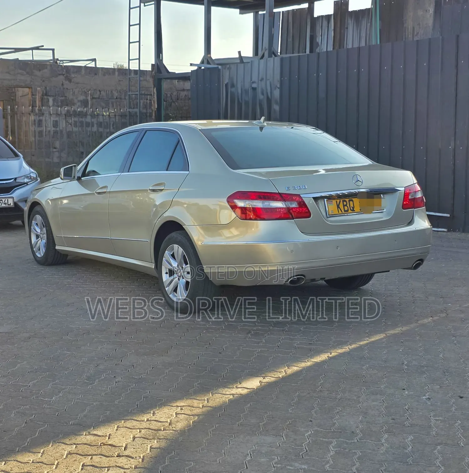 Mercedes-Benz E300 2011 Gold