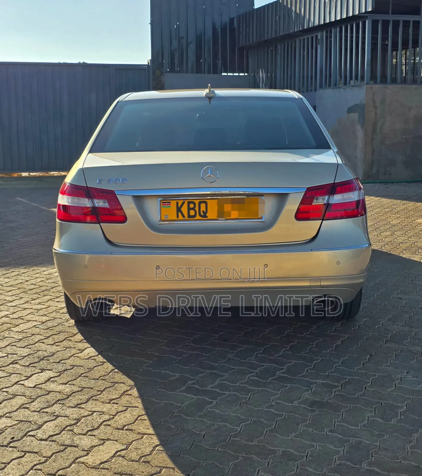 Mercedes-Benz E300 2011 Gold
