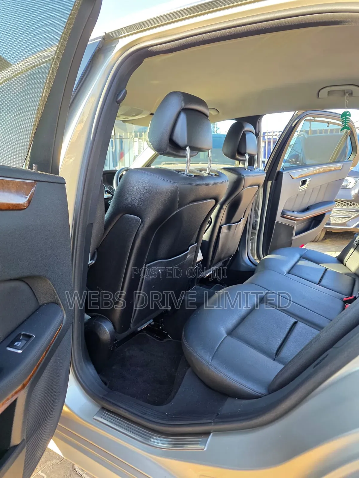 Mercedes-Benz E300 2011 Gold