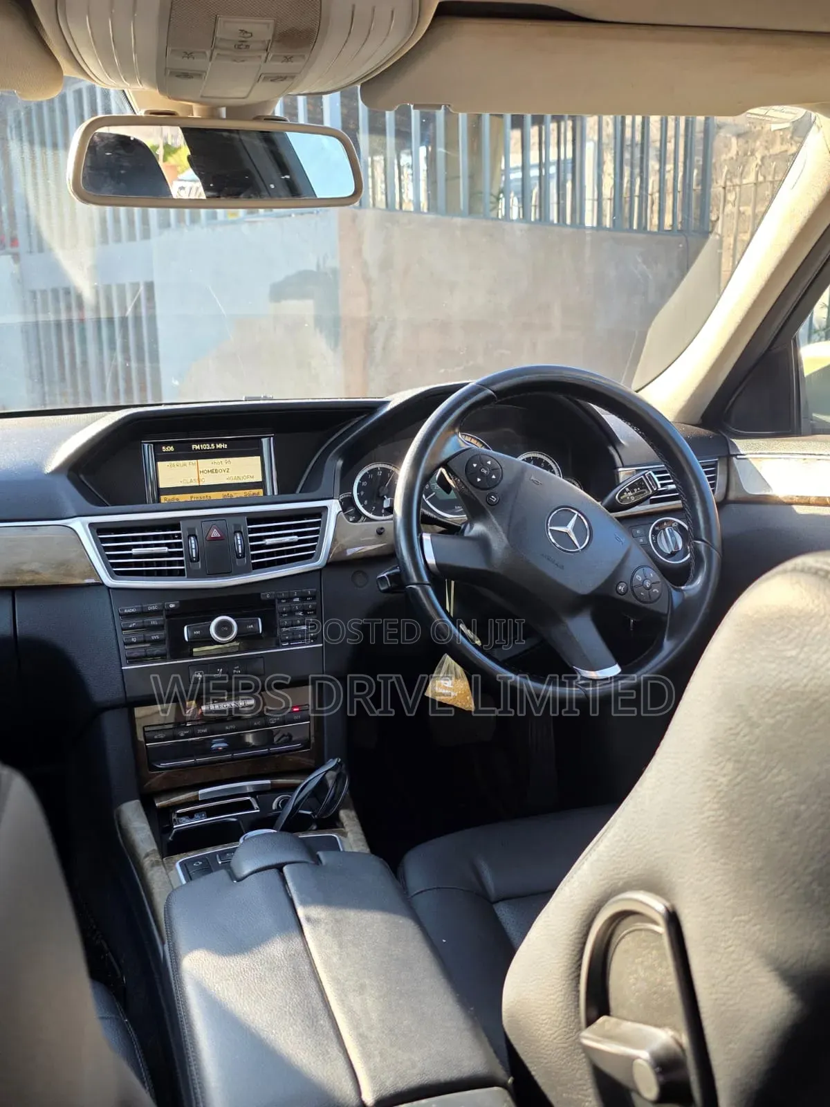 Mercedes-Benz E300 2011 Gold