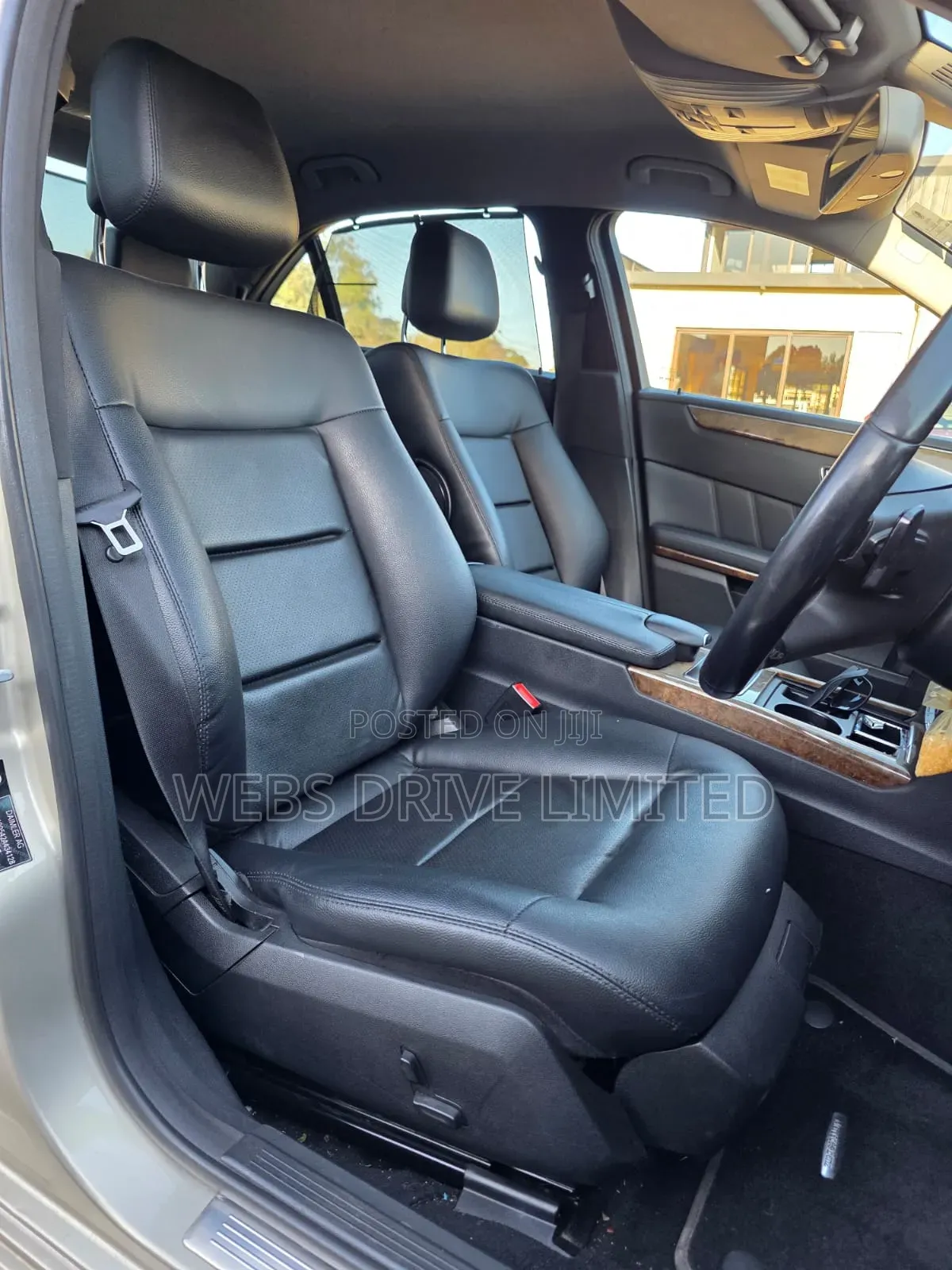 Mercedes-Benz E300 2011 Gold
