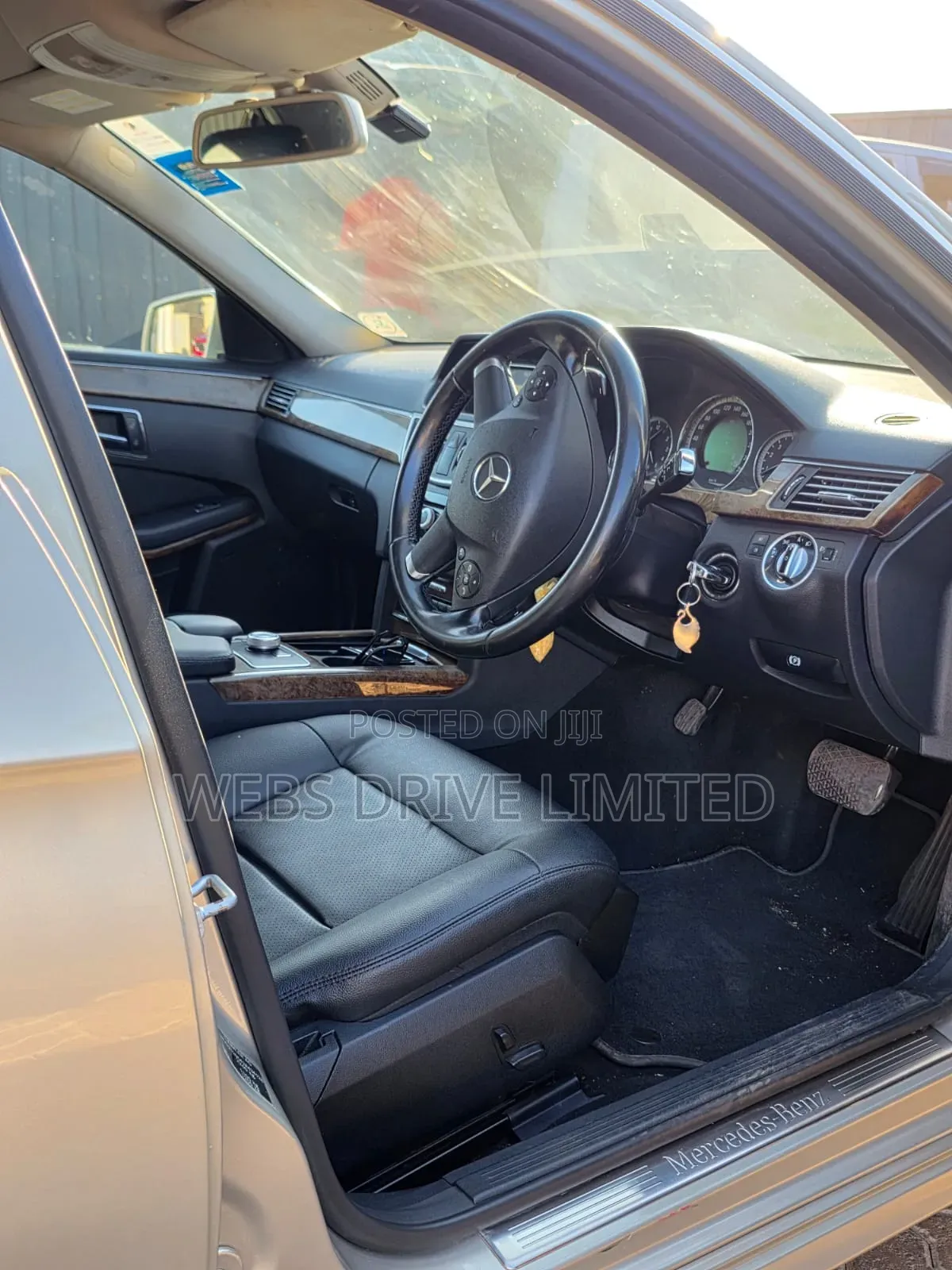 Mercedes-Benz E300 2011 Gold