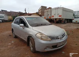 Nissan Tiida 2009 Silver