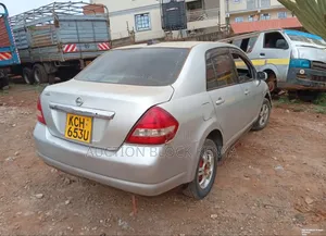 Nissan Tiida 2009 Silver