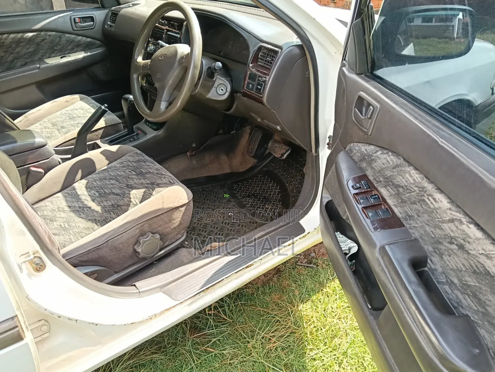 Toyota Carina 1.5 FWD Sedan 2001 White