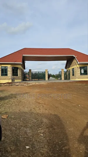 Secure Your 1/4 Acre Today! Experience Luxury Living at Karunguru