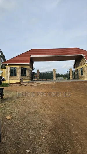 Secure Your 1/4 Acre Today! Experience Luxury Living at Karunguru