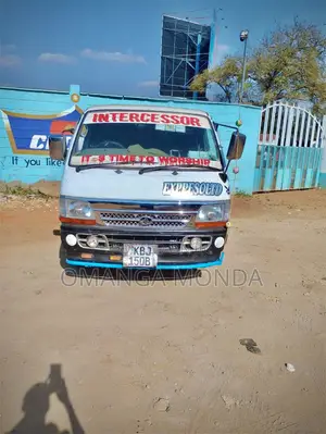Toyota HiAce 2003 White