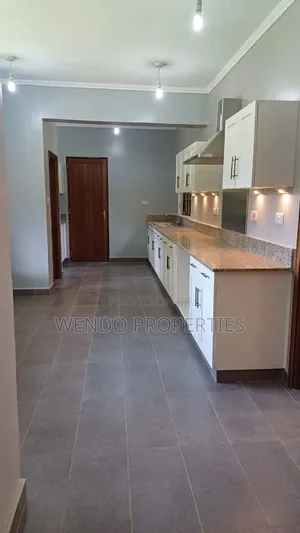 5bdrm Villa in Hardy for sale