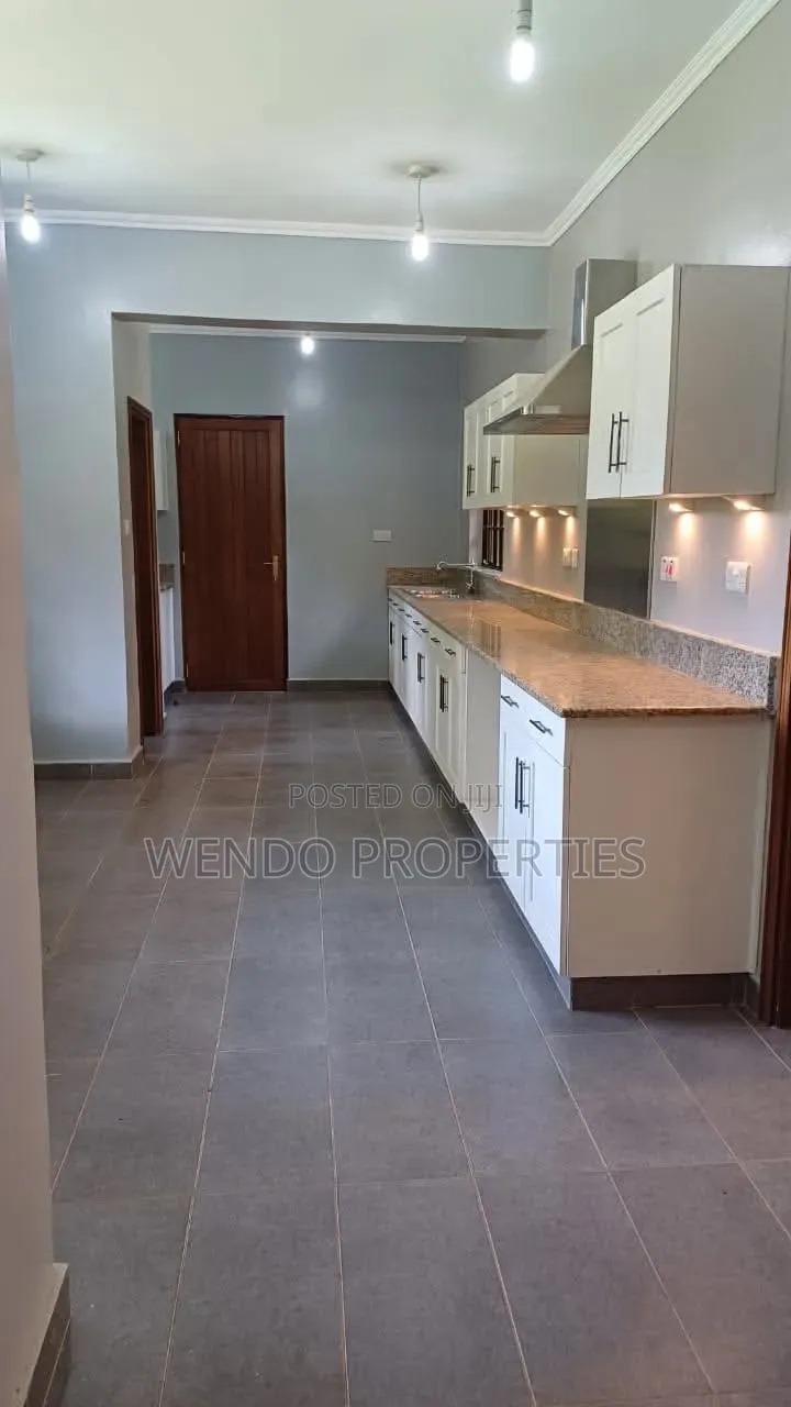 5bdrm Villa in Hardy for sale