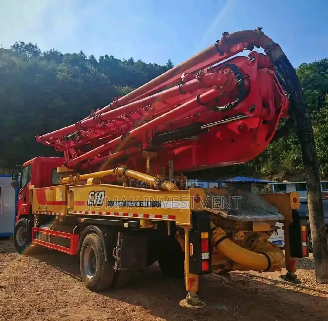Self Loading Concrete Mixer and Pump for Hire