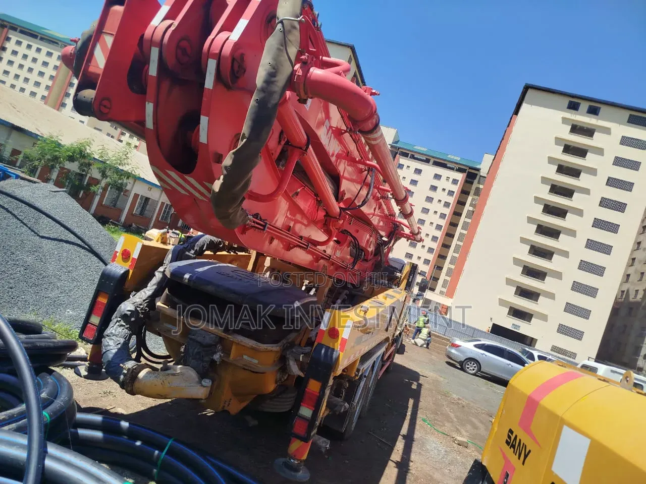 Self Loading Concrete Mixer and Pump for Hire
