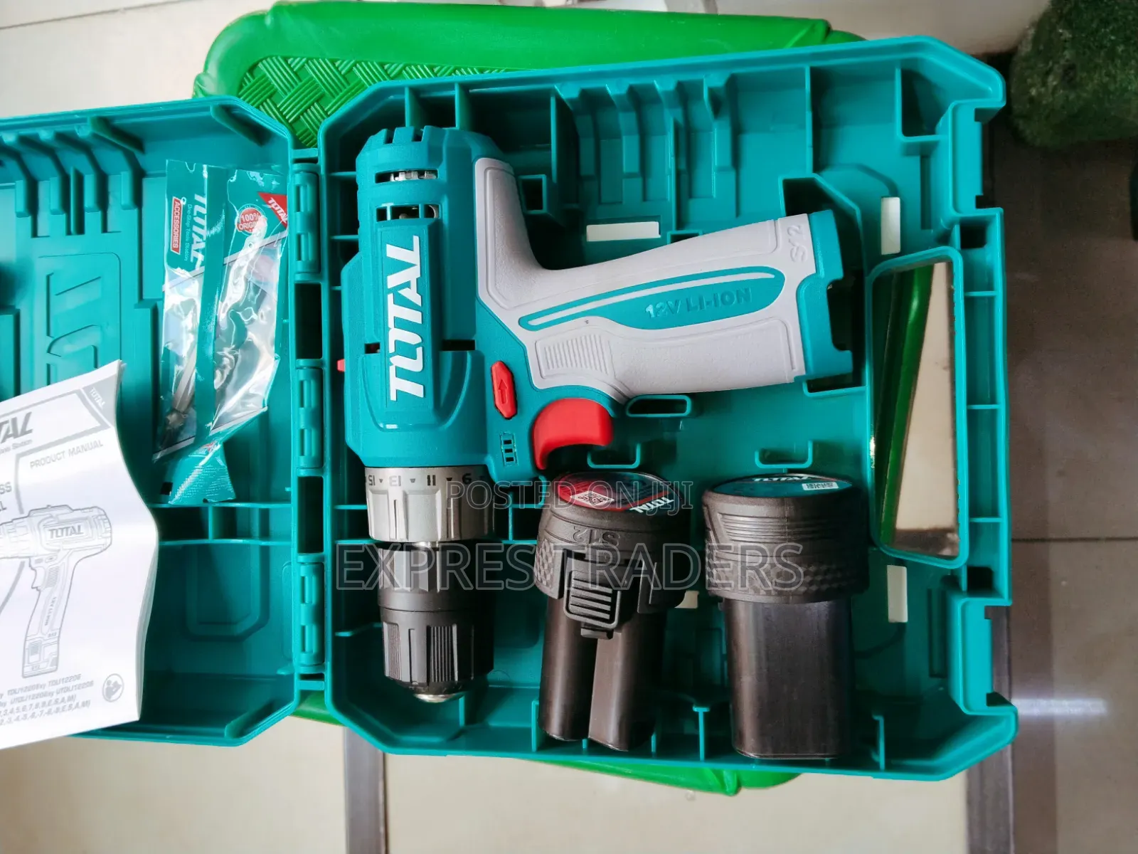 Total 12 v Rechargeable Drill Set