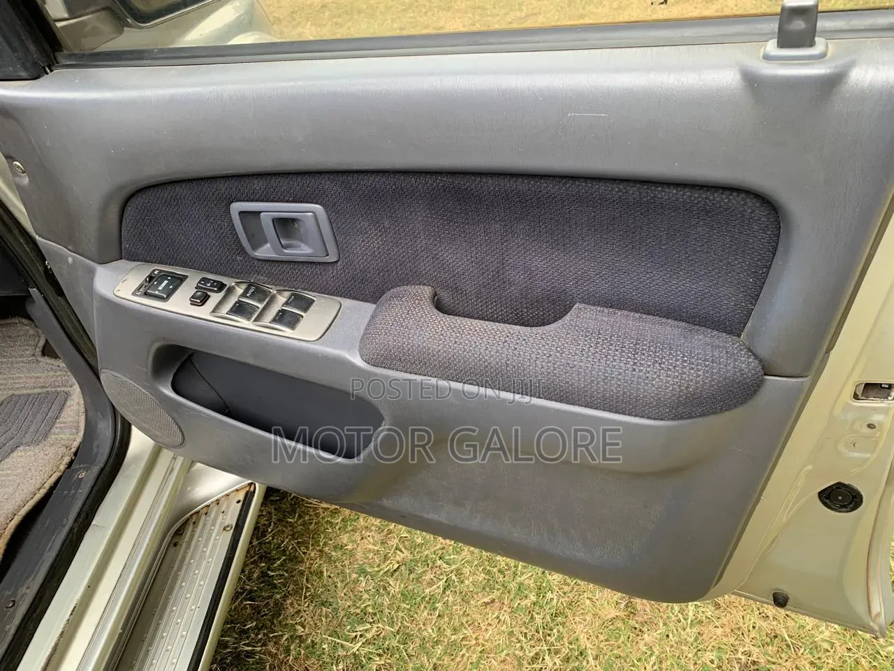 Toyota Hilux Surf 2.7 SSR 2000 Silver