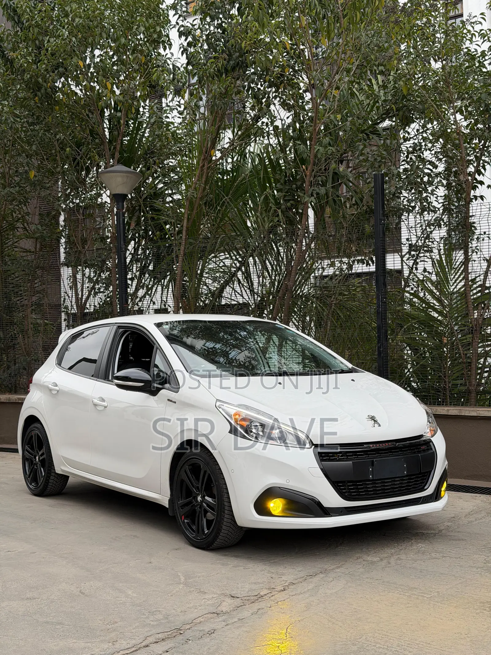 Peugeot 208 2019 White