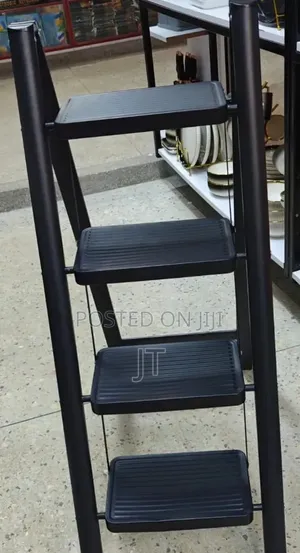 4 Layer Metallic Ladder
(Black)