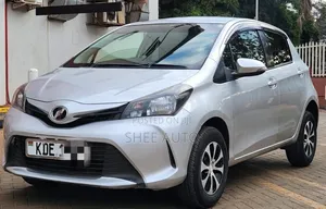 Toyota Vitz 2015 Silver