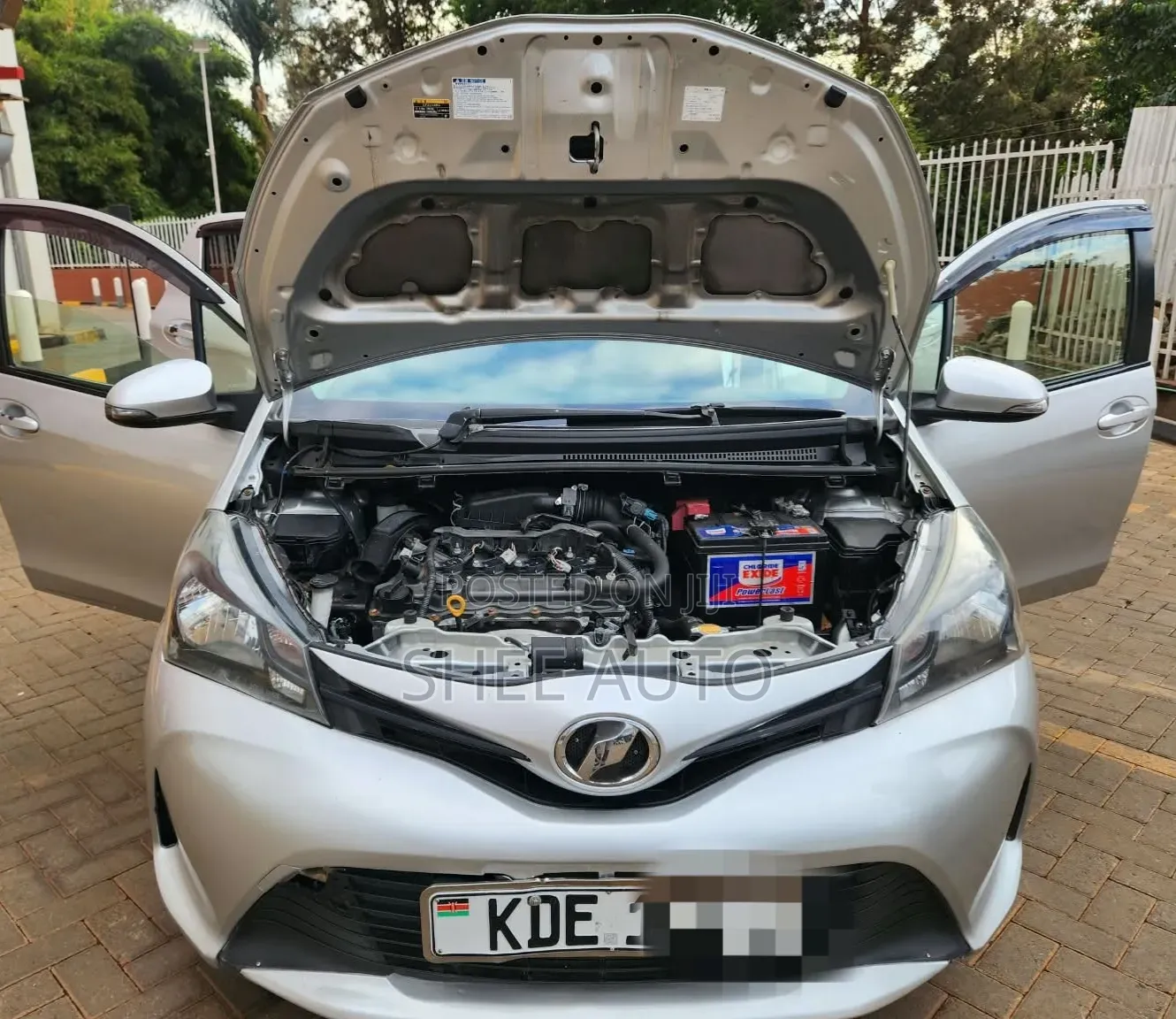 Toyota Vitz 2015 Silver