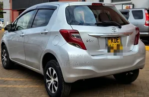 Toyota Vitz 2015 Silver