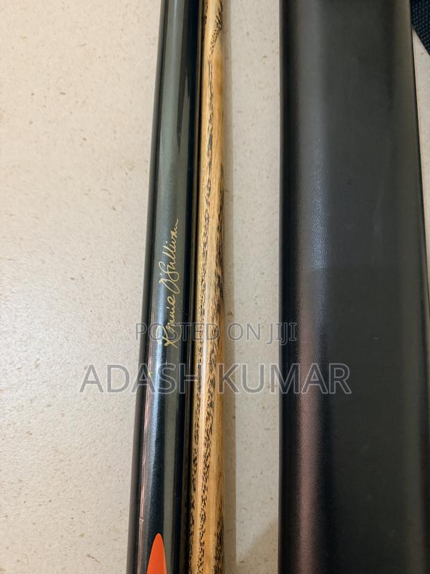 Ronnie O Sullivan Snooker Cue - main view