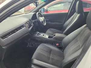 Honda Vezel 1.5 2WD 172 hp 2019 Pearl