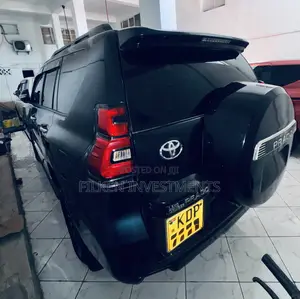 Toyota Land Cruiser Prado 2017 Black