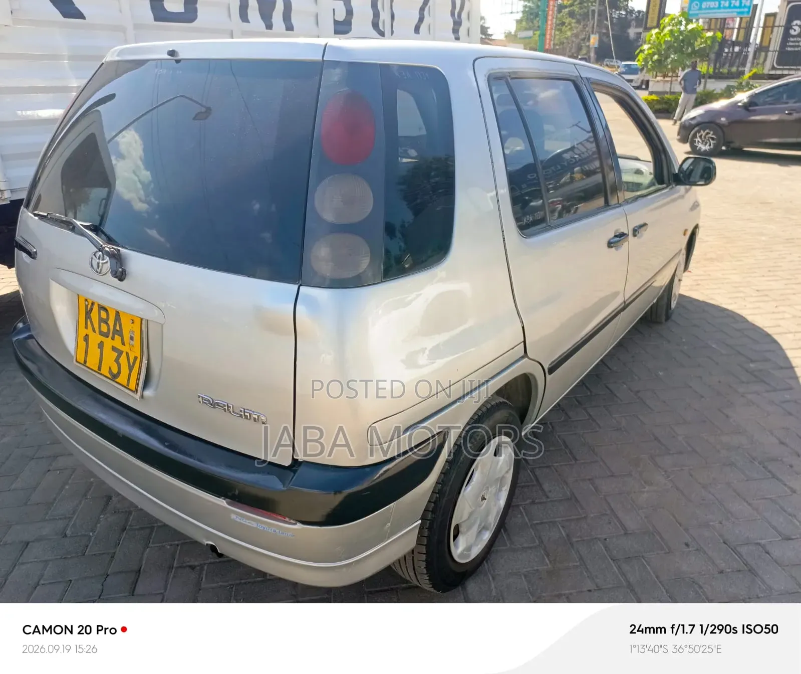 Toyota Raum 2000 Gray
