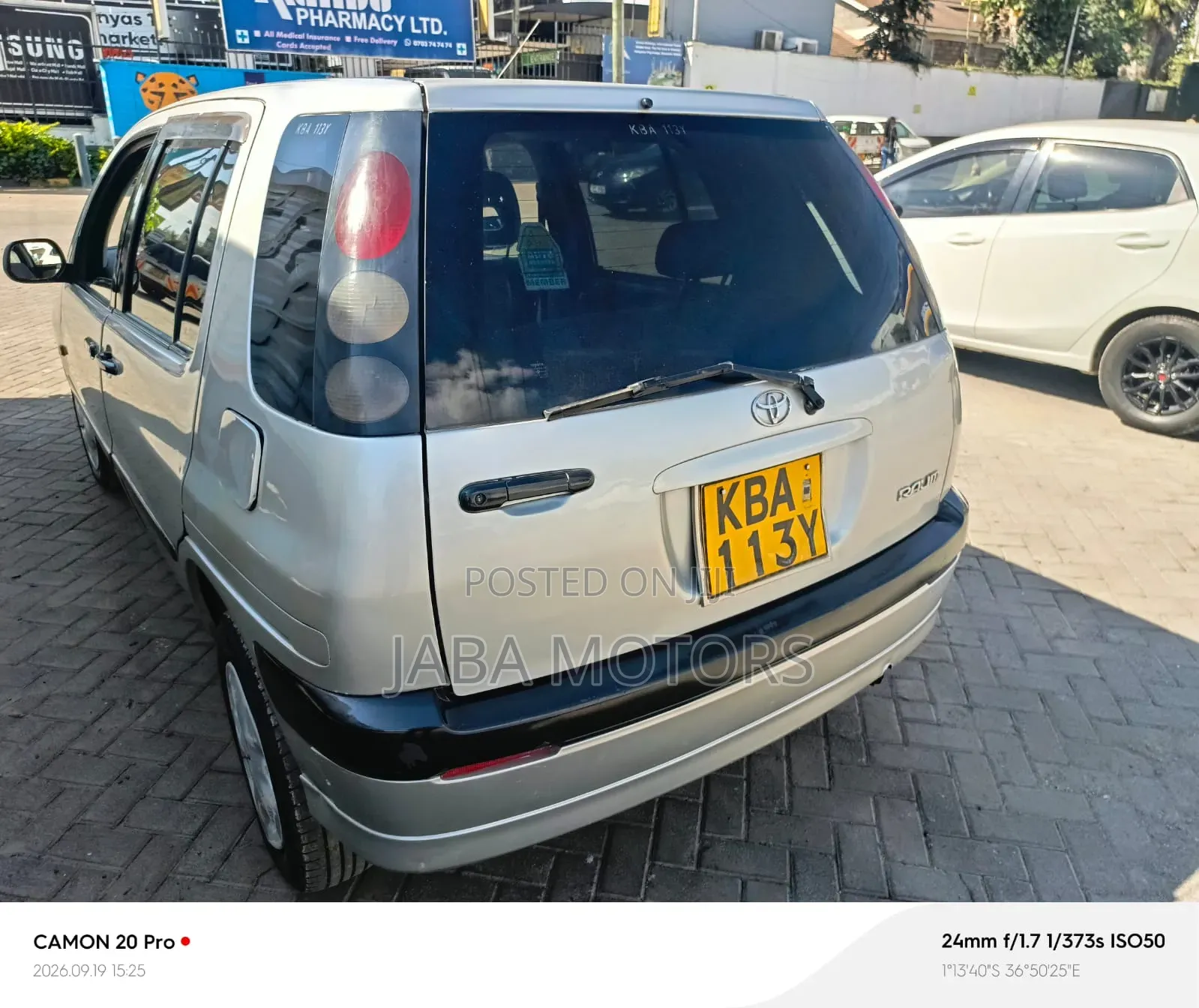 Toyota Raum 2000 Gray