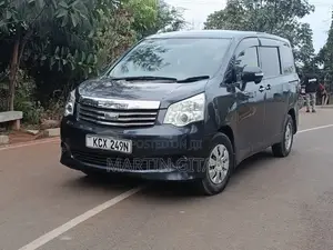 Toyota Noah 2012 Gray