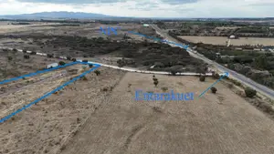 Kiserian. Plots Along Pipeline Road