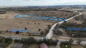 Kiserian. Plots Along Pipeline Road