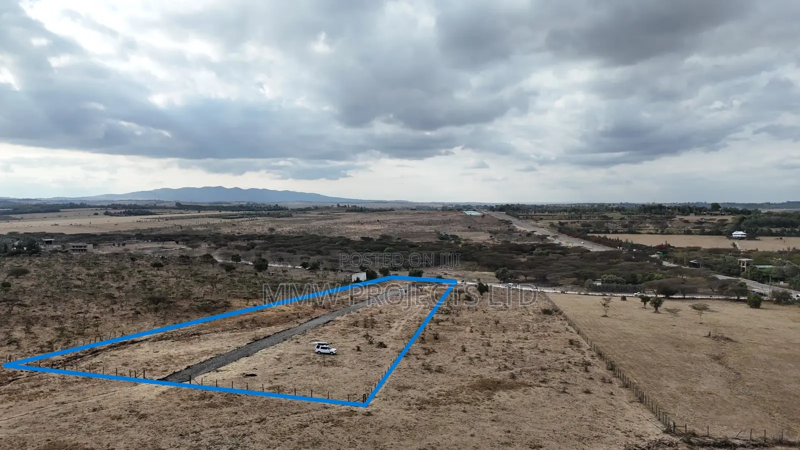 Kiserian. Plots Along Pipeline Road