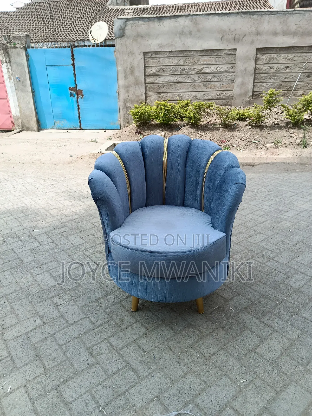 Grey Single Flower Seat, With a Gold Deco