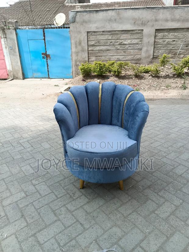 Grey Single Flower Seat, With a Gold Deco - main view