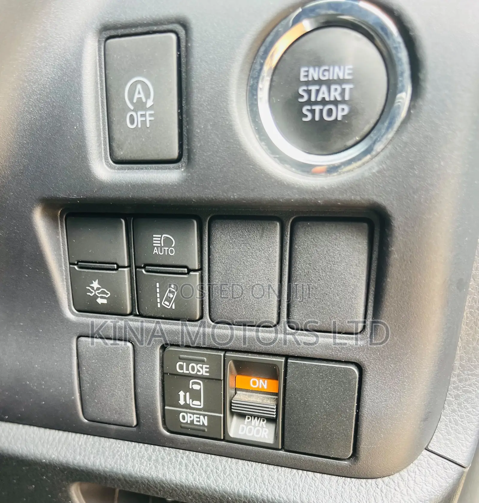 Toyota Noah 2.0 FWD (8 Seater) 2020 Silver