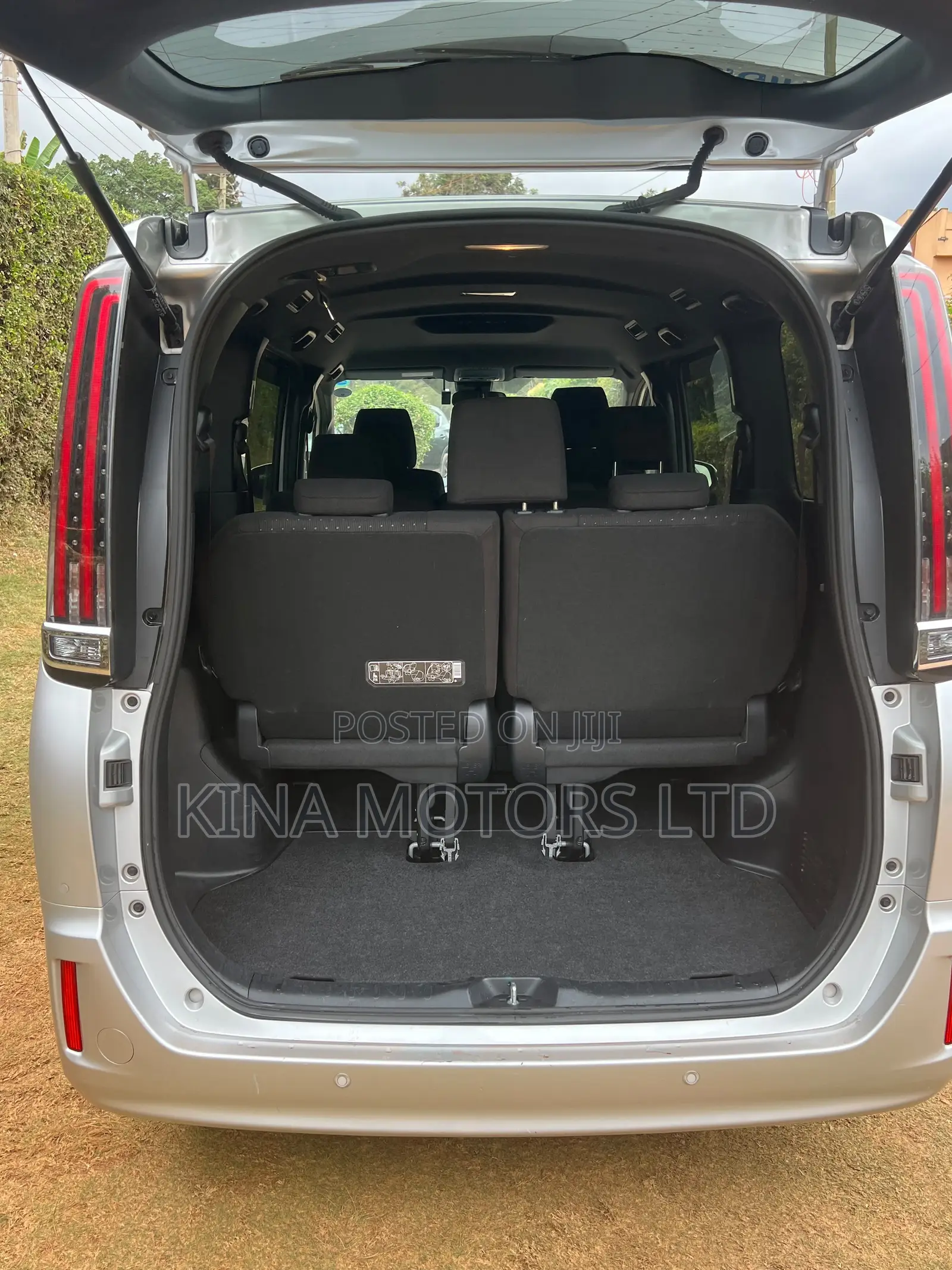 Toyota Noah 2.0 FWD (8 Seater) 2020 Silver