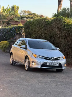 Toyota Auris 2012 Silver