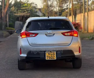 Toyota Auris 2012 Silver