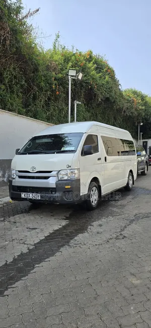 10, 14 18 Seater Vans for Hire Travelling as a Group