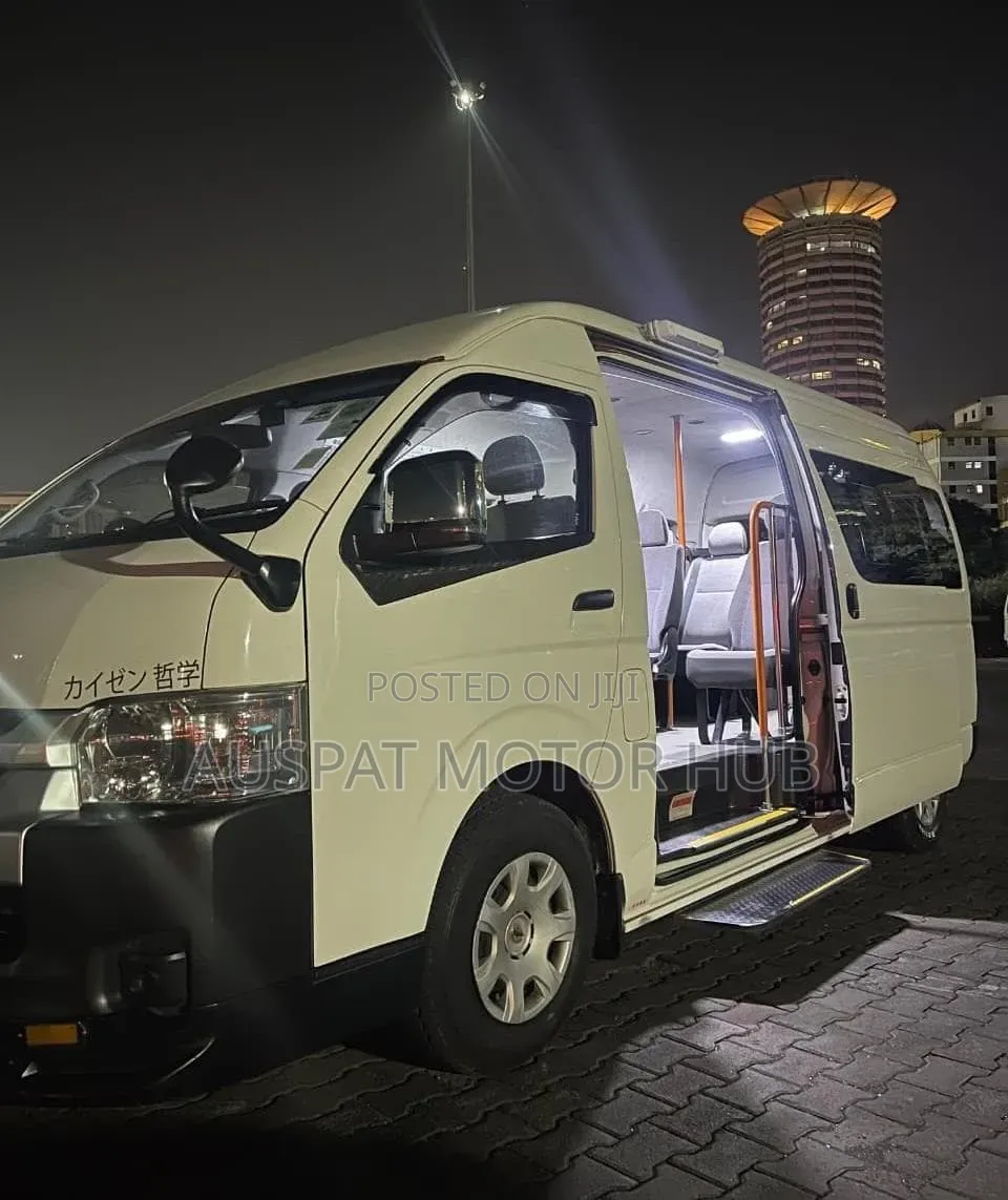 10, 14 18 Seater Vans for Hire Travelling as a Group