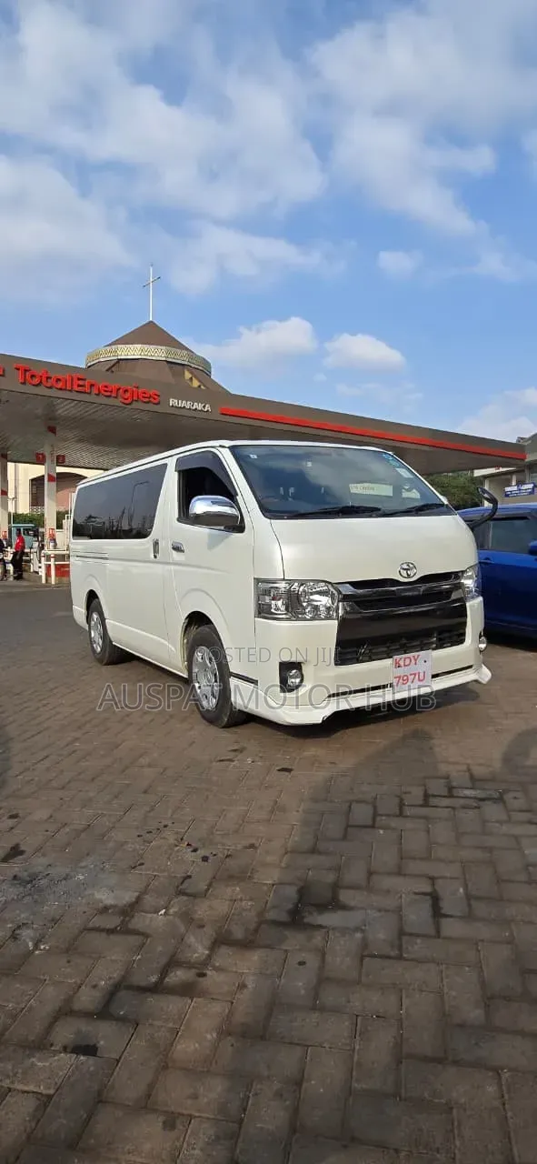 10, 14 18 Seater Vans for Hire Travelling as a Group